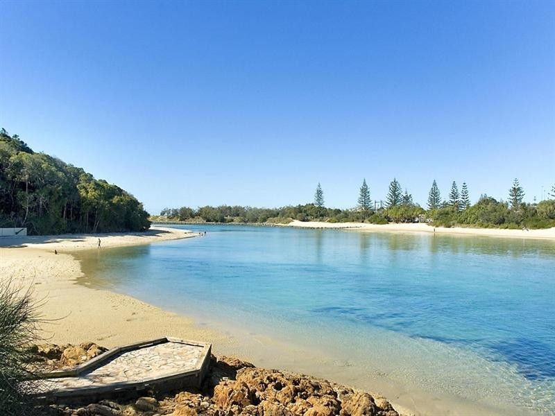2/25 Brooke Avenue, Palm Beach QLD 4221