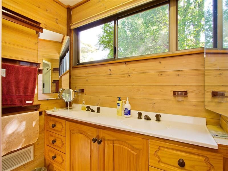 16 Larentia Street, Currumbin Waters QLD 4223