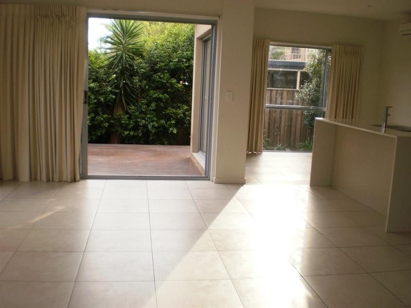 2/27 Twenty Sixth Avenue, Palm Beach QLD 4221