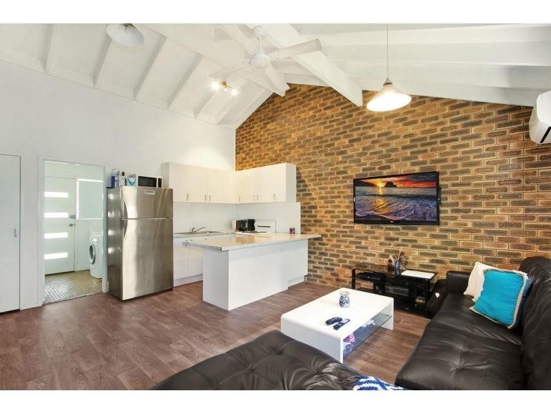 2/8 Thirteenth Avenue, Palm Beach QLD 4221