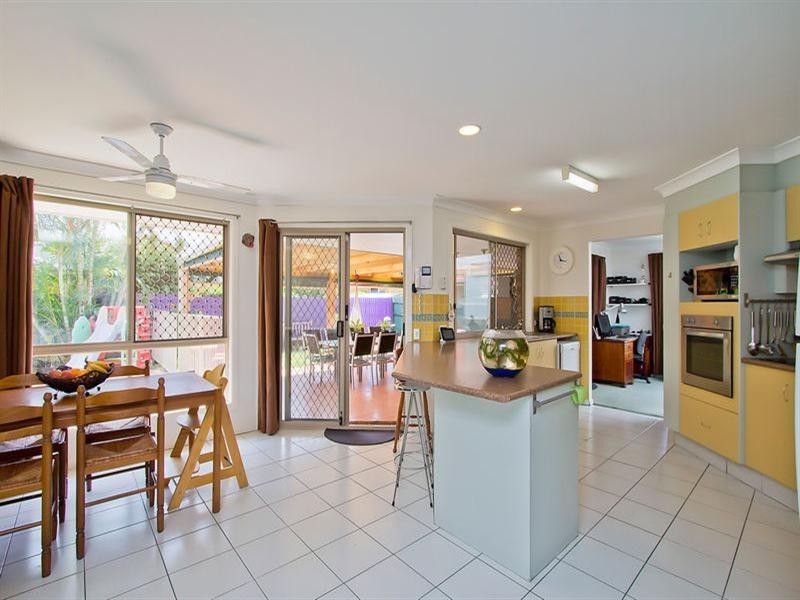 74 Bergamont Street, Elanora QLD 4221