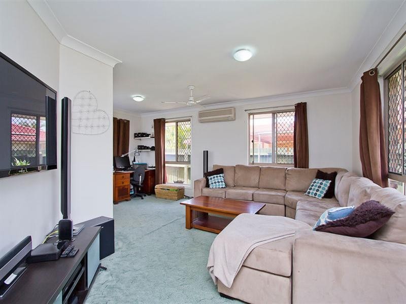 74 Bergamont Street, Elanora QLD 4221