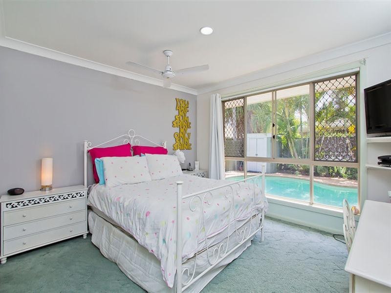 74 Bergamont Street, Elanora QLD 4221