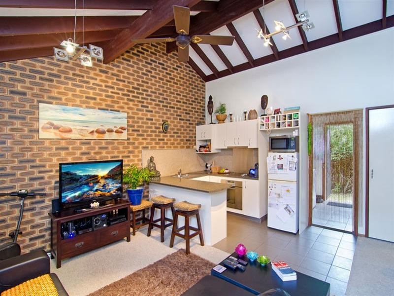 2/28 Sarawak Avenue, Palm Beach QLD 4221