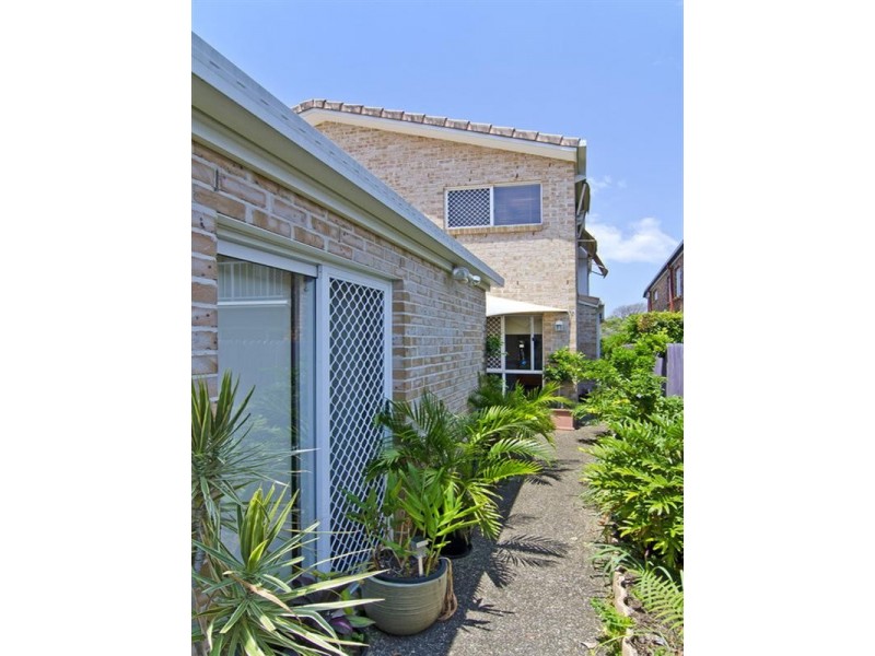 2/4 First Avenue, Palm Beach QLD 4221