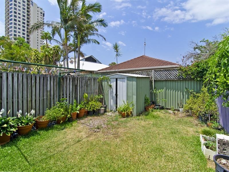 2/4 First Avenue, Palm Beach QLD 4221