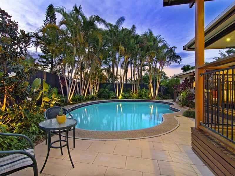 3 Maple Place, Palm Beach QLD 4221