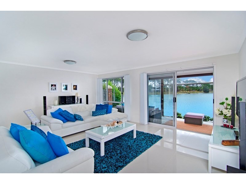 43 Waterdown Drive, Elanora QLD 4221