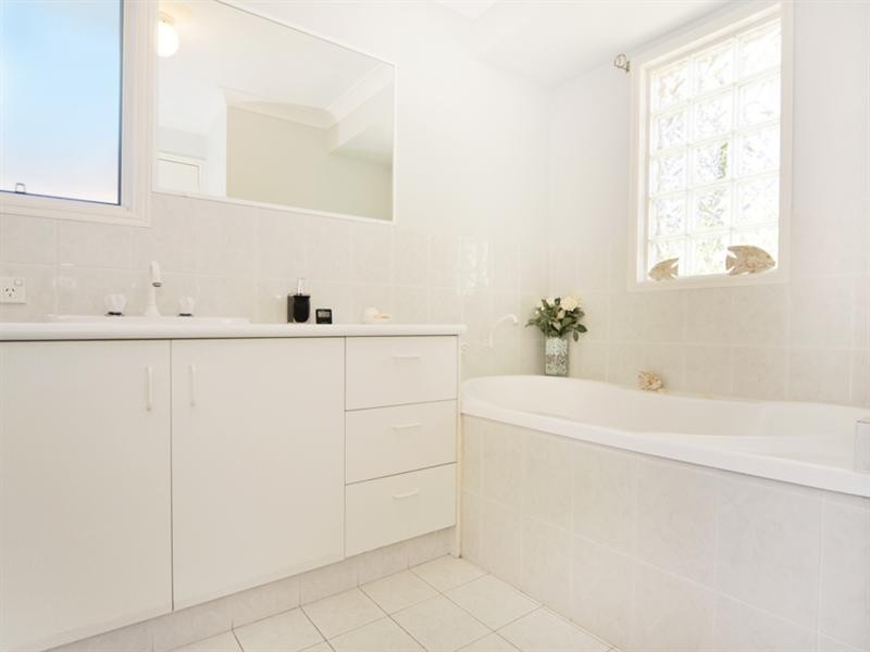 260 Nineteenth Avenue, Elanora QLD 4221