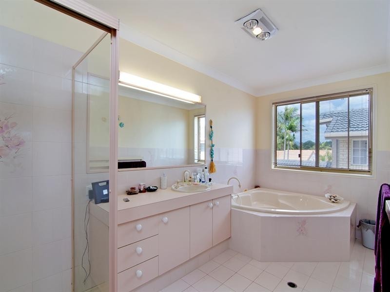 204 Nineteenth Avenue, Elanora QLD 4221