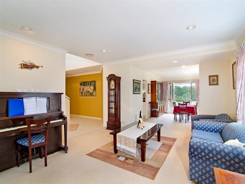 204 Nineteenth Avenue, Elanora QLD 4221