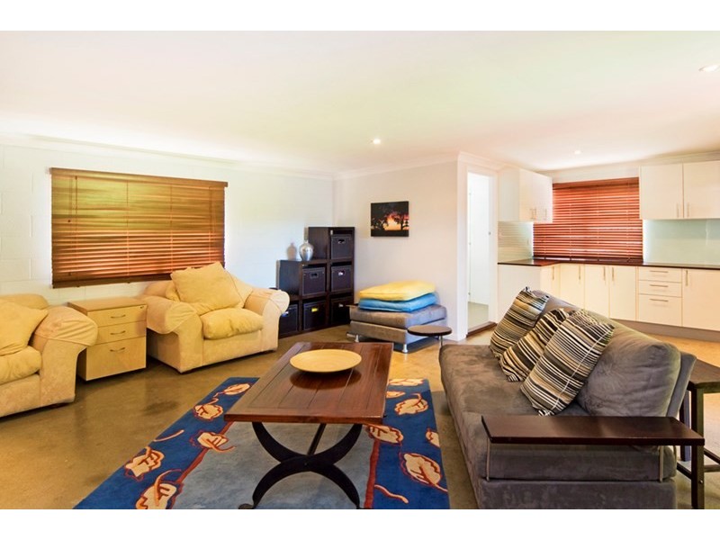 11 Merauke Avenue, Palm Beach QLD 4221