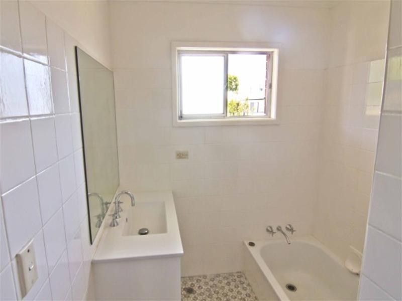 28 Tahiti Avenue, Palm Beach QLD 4221