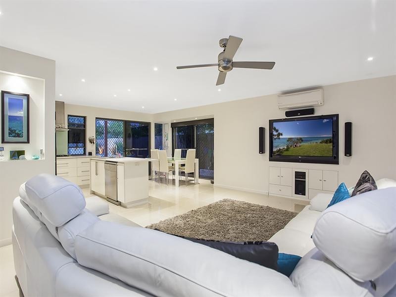 7 Walnut Street, Elanora QLD 4221