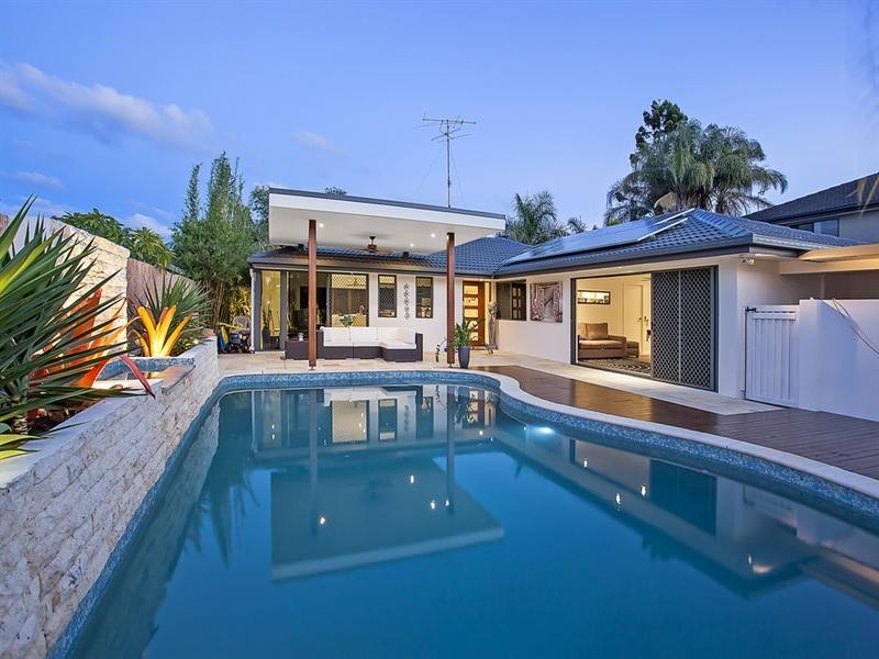 7 Walnut Street, Elanora QLD 4221