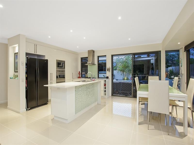 7 Walnut Street, Elanora QLD 4221