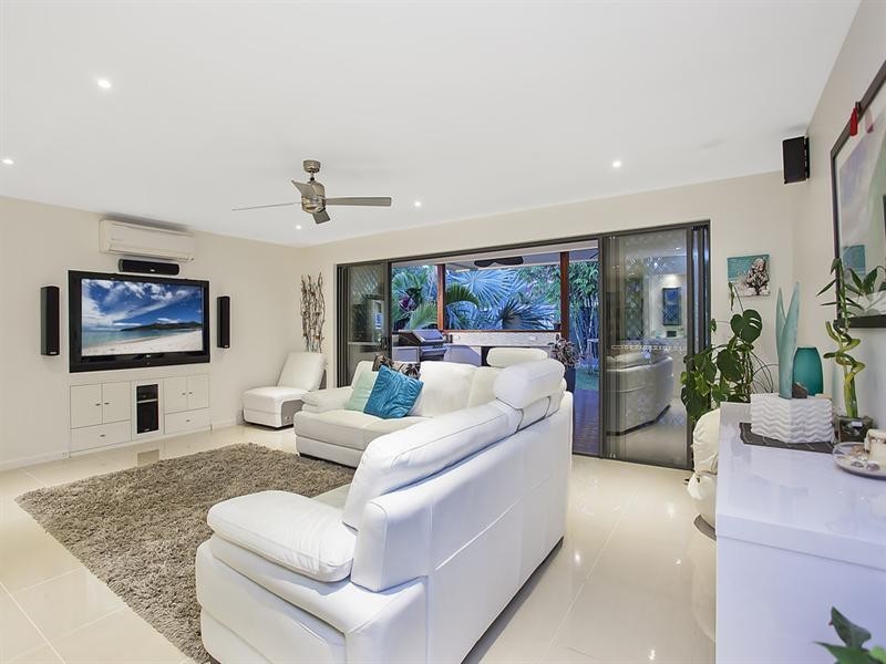 7 Walnut Street, Elanora QLD 4221