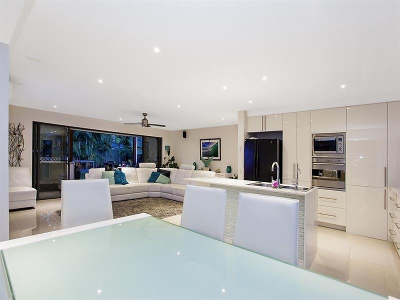 7 Walnut Street, Elanora QLD 4221