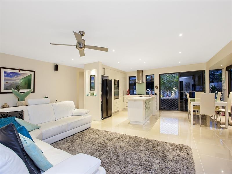 7 Walnut Street, Elanora QLD 4221