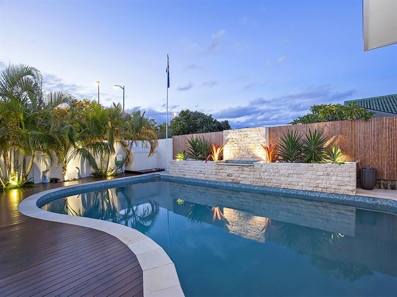 7 Walnut Street, Elanora QLD 4221