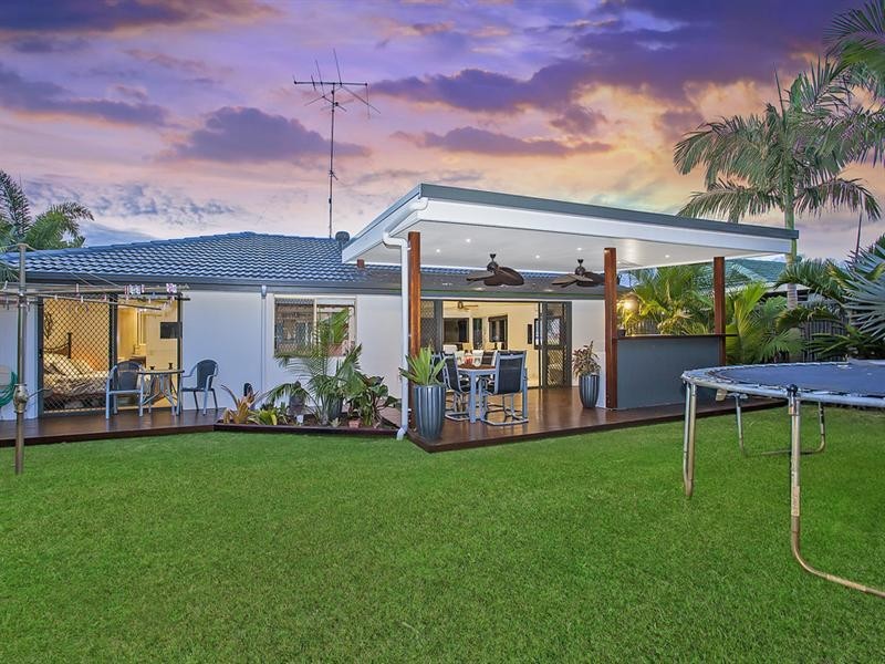 7 Walnut Street, Elanora QLD 4221
