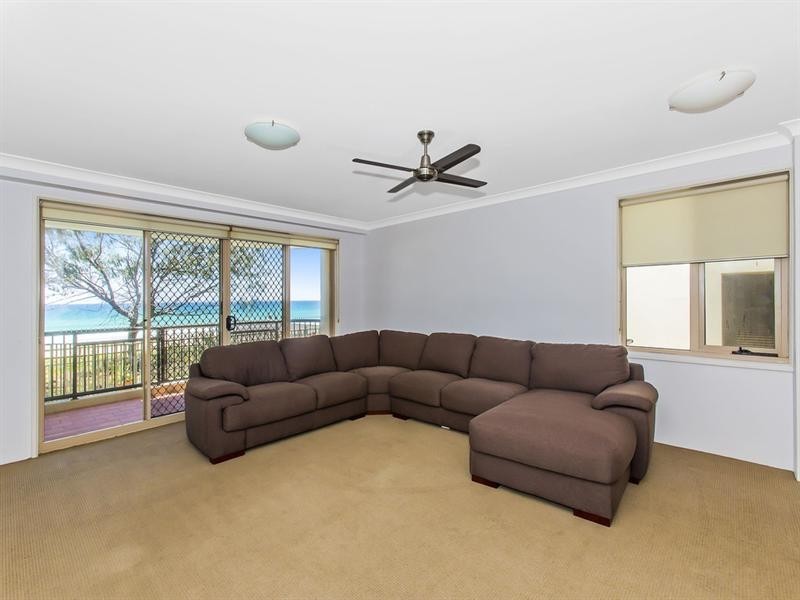 2/2 Twenty Third, Palm Beach QLD 4221