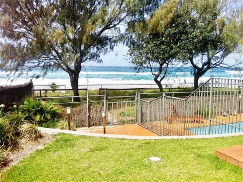 2/2 Twenty Third, Palm Beach QLD 4221