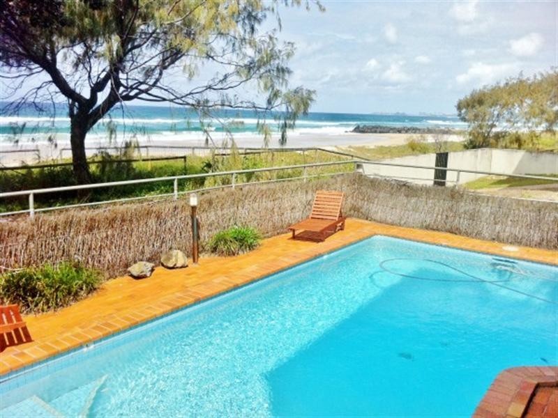 2/2 Twenty Third, Palm Beach QLD 4221