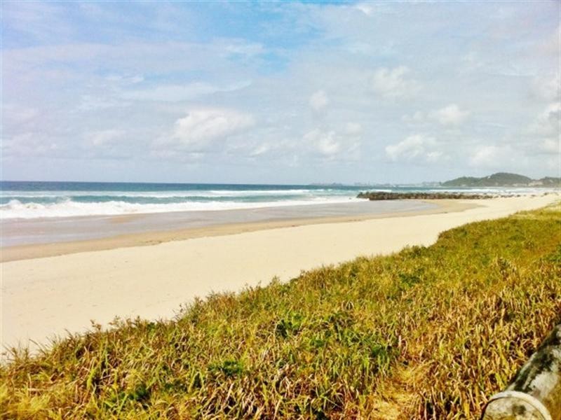 2/2 Twenty Third, Palm Beach QLD 4221