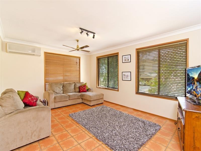 7 Currant Street, Elanora QLD 4221