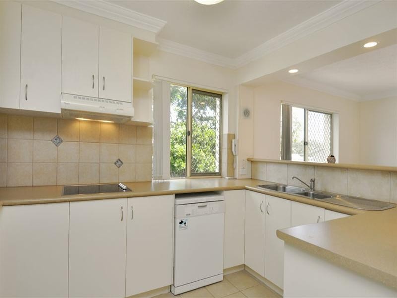 6/19 Twenty Fourth Avenue, Palm Beach QLD 4221