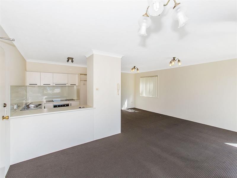 6/4 Murlong Crescent, Palm Beach QLD 4221