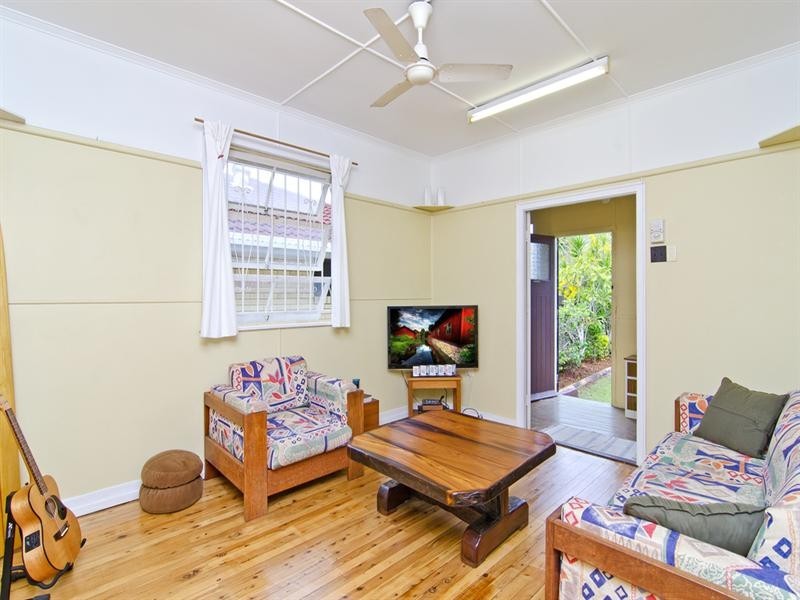 31 Sixth Avenue, Palm Beach QLD 4221