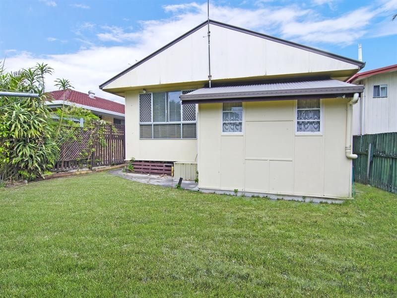 31 Sixth Avenue, Palm Beach QLD 4221