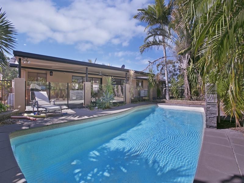 2 Kikori Crescent, Runaway Bay QLD 4216