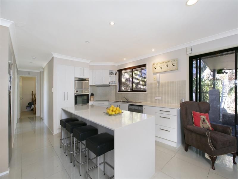 2 Kikori Crescent, Runaway Bay QLD 4216