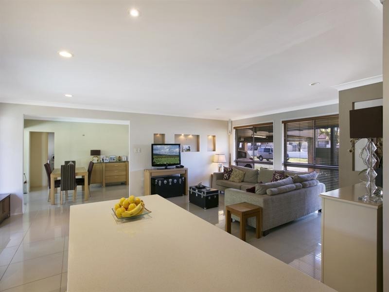 2 Kikori Crescent, Runaway Bay QLD 4216