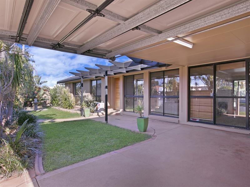 2 Kikori Crescent, Runaway Bay QLD 4216