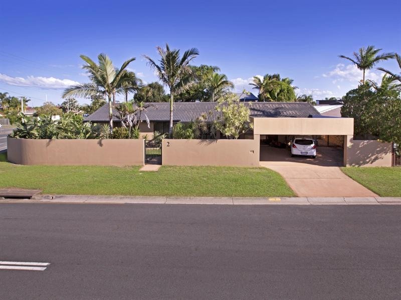 2 Kikori Crescent, Runaway Bay QLD 4216