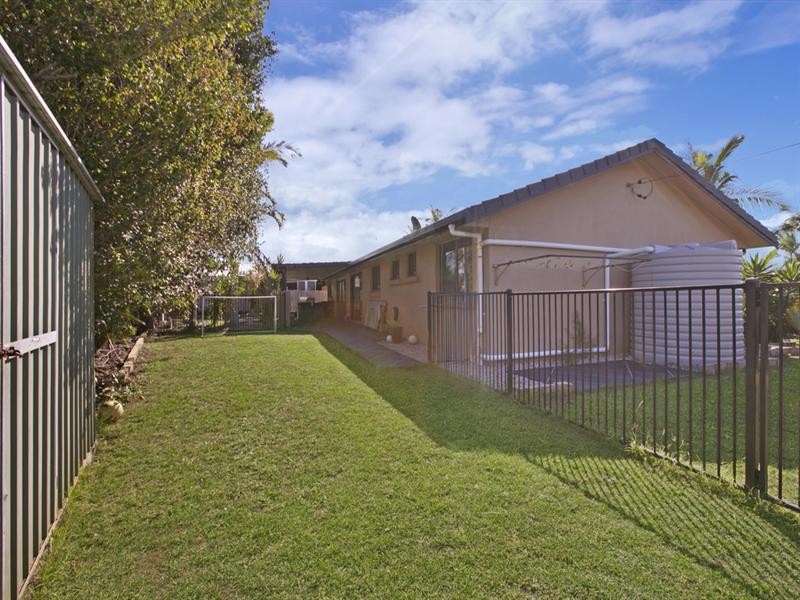 2 Kikori Crescent, Runaway Bay QLD 4216