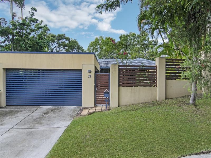 4 Radiata Court, Elanora QLD 4221