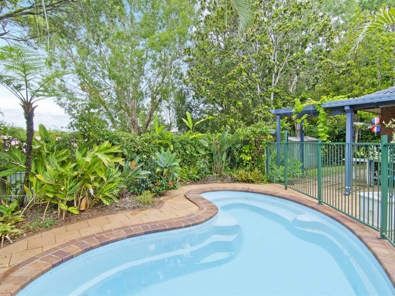 4 Radiata Court, Elanora QLD 4221