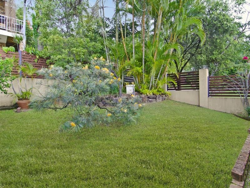 4 Radiata Court, Elanora QLD 4221