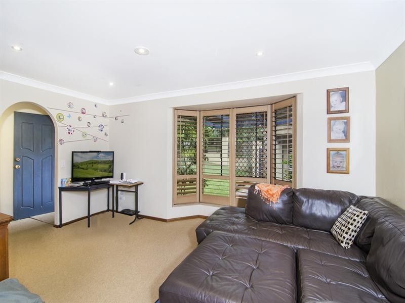 4 Radiata Court, Elanora QLD 4221