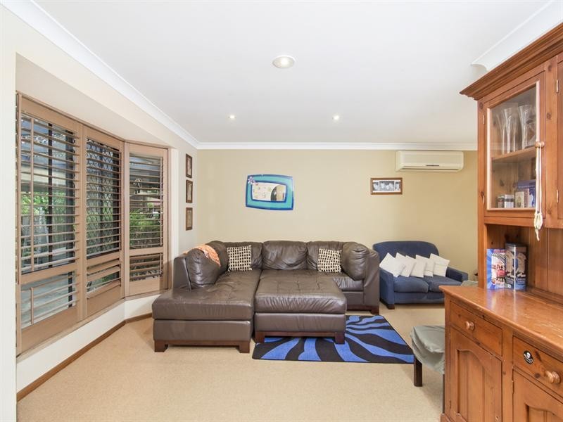 4 Radiata Court, Elanora QLD 4221