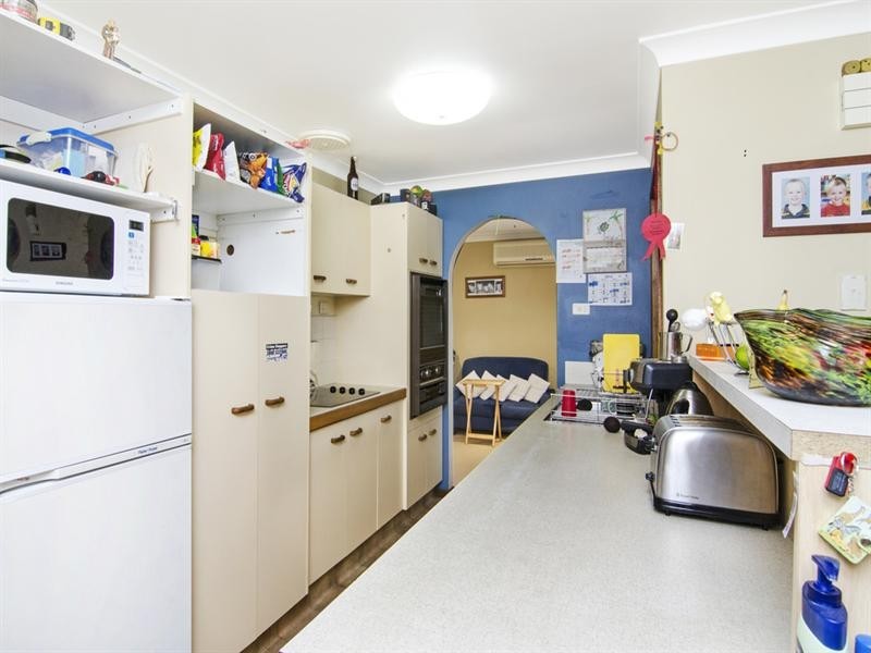 4 Radiata Court, Elanora QLD 4221