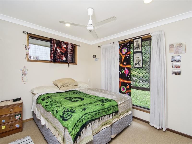 4 Radiata Court, Elanora QLD 4221