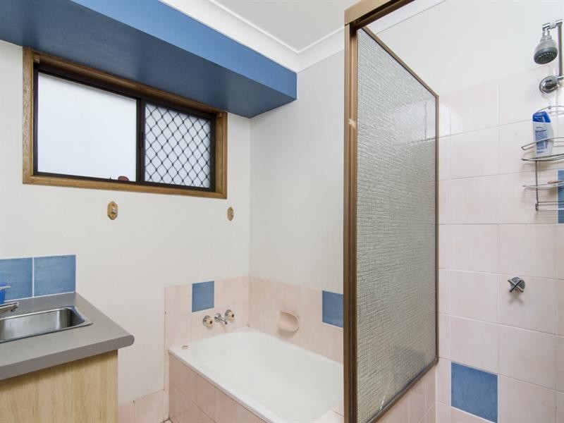 4 Radiata Court, Elanora QLD 4221