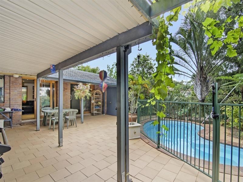 4 Radiata Court, Elanora QLD 4221