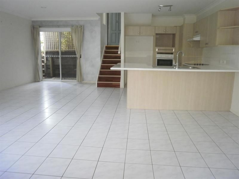 8/283 Nineteenth Avenue, Elanora QLD 4221